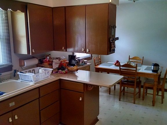 4th image of 290 Kirk Dr E