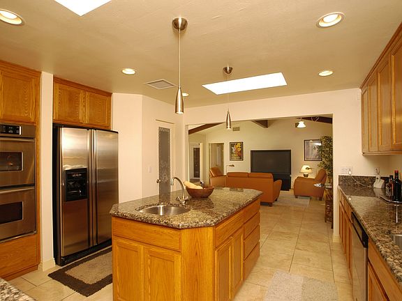 gourmet kit. w/slab granite, ss appliances