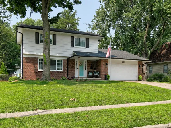 608 34th St, West Des Moines, IA 50265