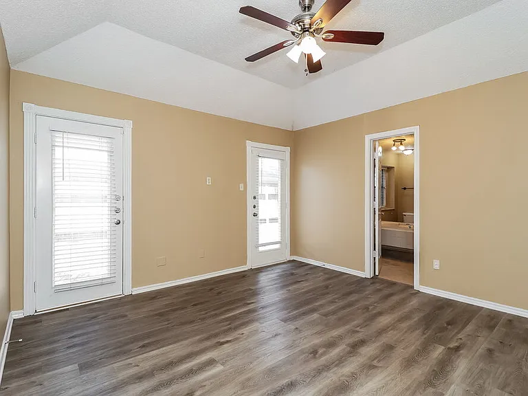 4900 Barberry Dr — Photo 9