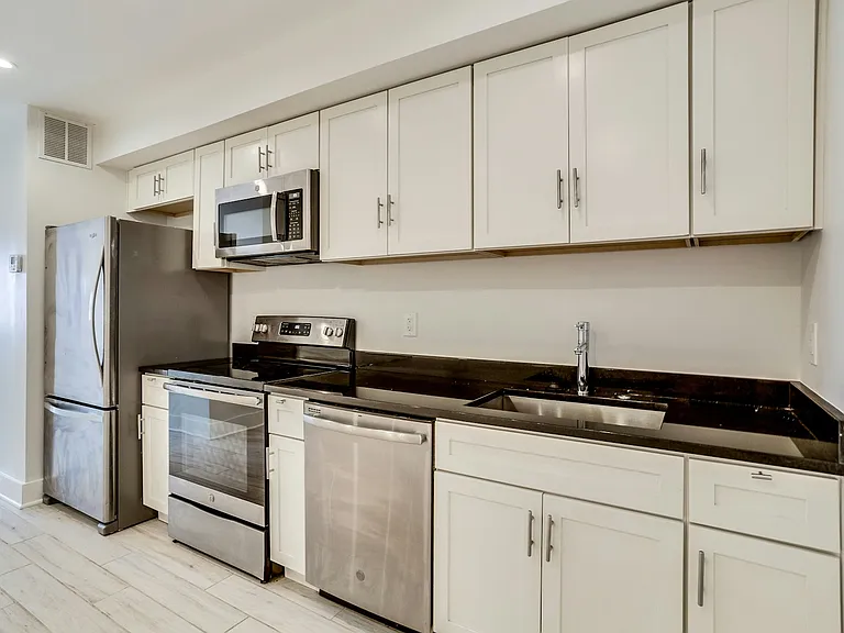 727 Quebec Pl NW #B — Photo 11