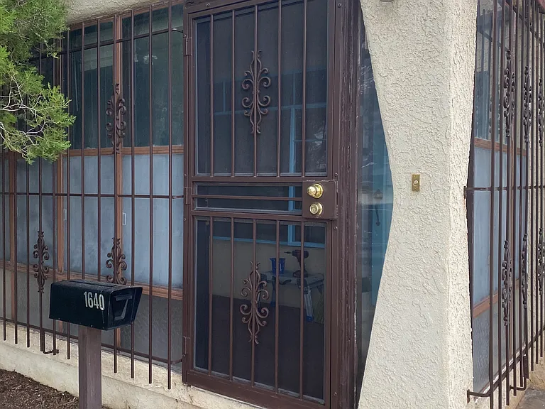 1640 Columbia Dr SE — Photo 2