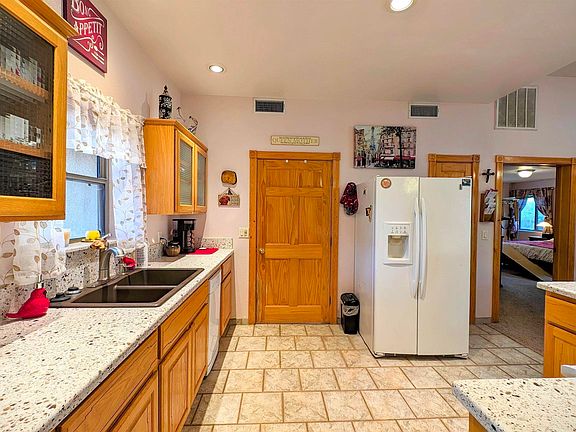 4th image of 403 Chavez Ln