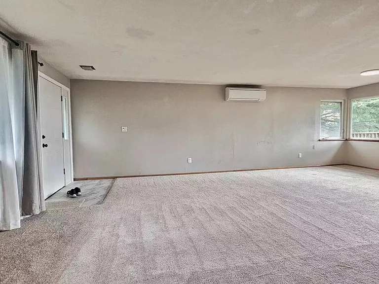 7127 S 130th St — Photo 5