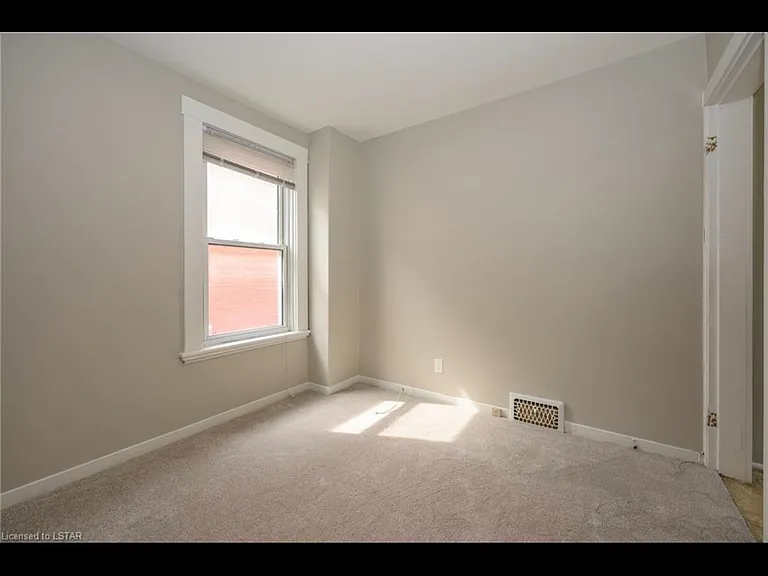 893 Queens Ave — Photo 9