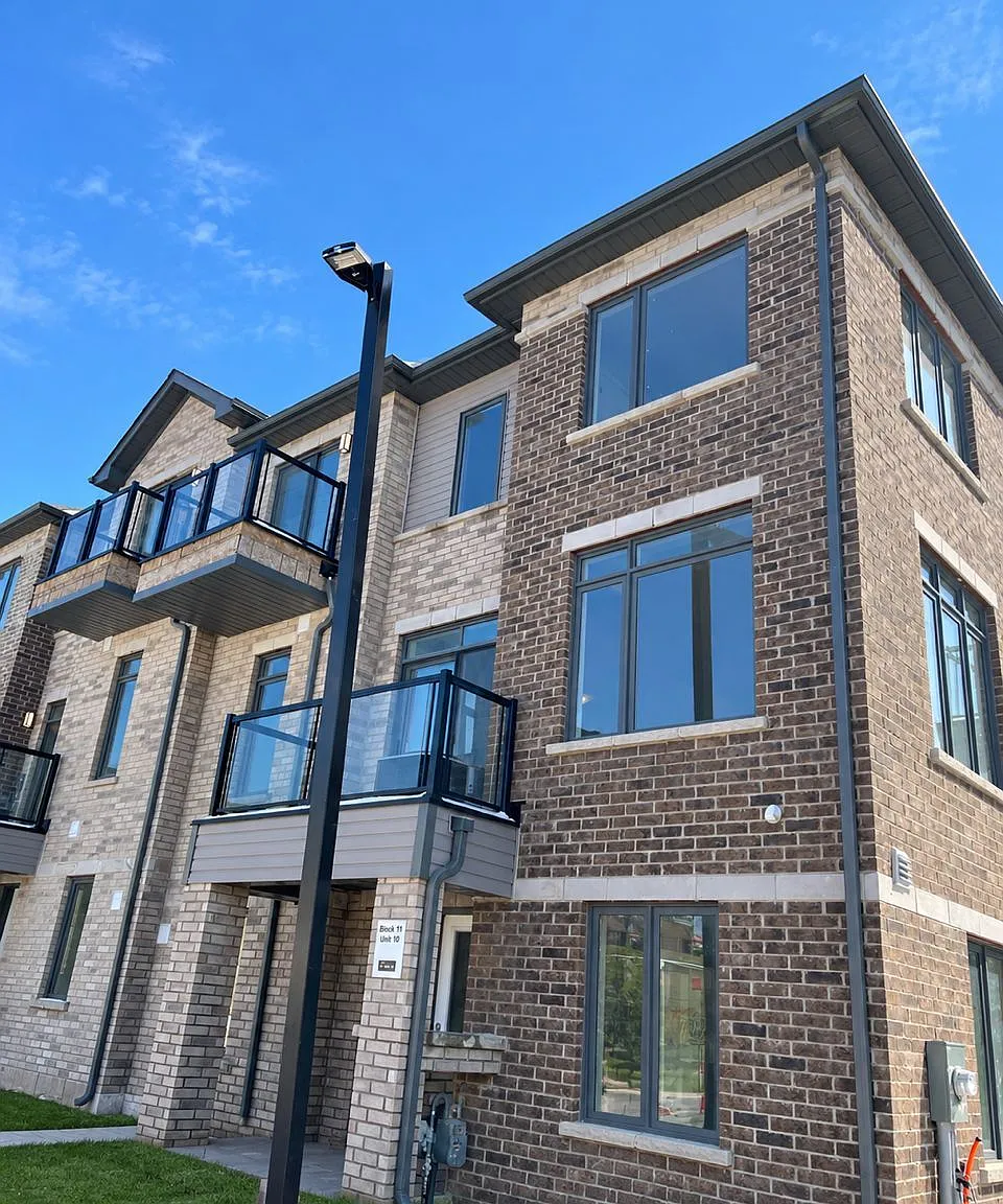 3 bed, $2,250 — Photo 2