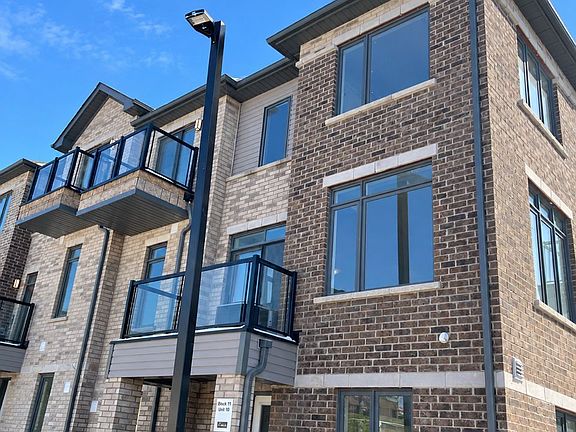 2nd image of 585 Colborne St #1110