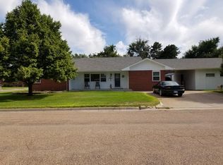 601 W L St, Leoti, KS 67861