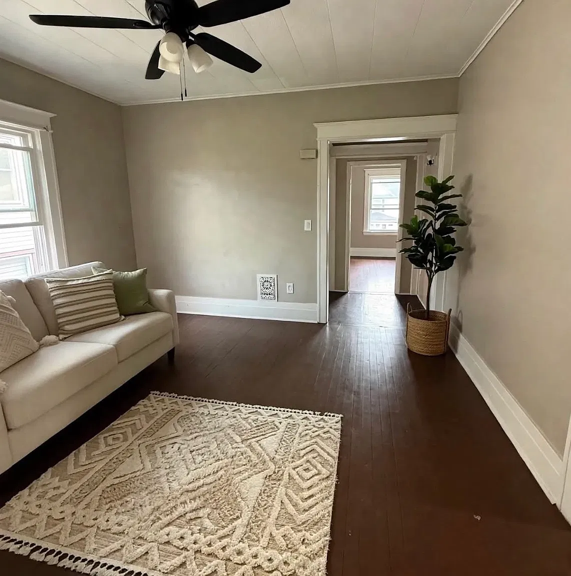 3 bed, 1000 sqft, $1,500 — Photo 1