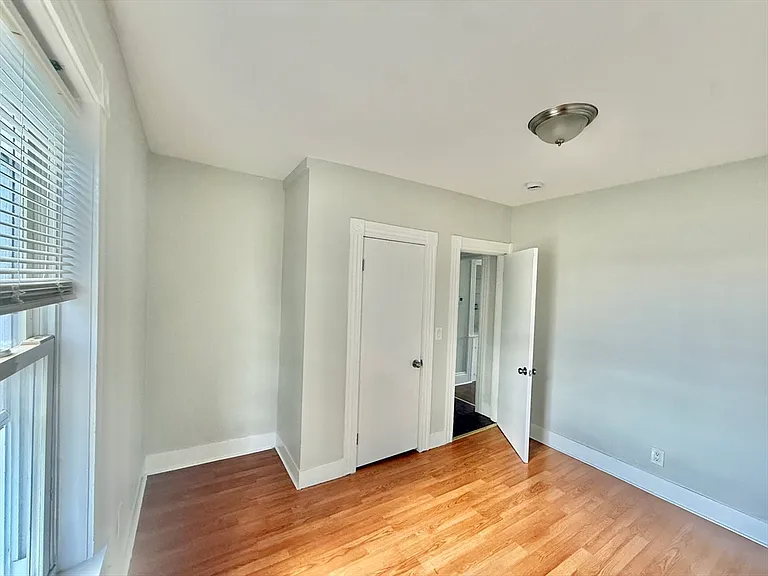 15 Gladstone St #3 — Photo 14