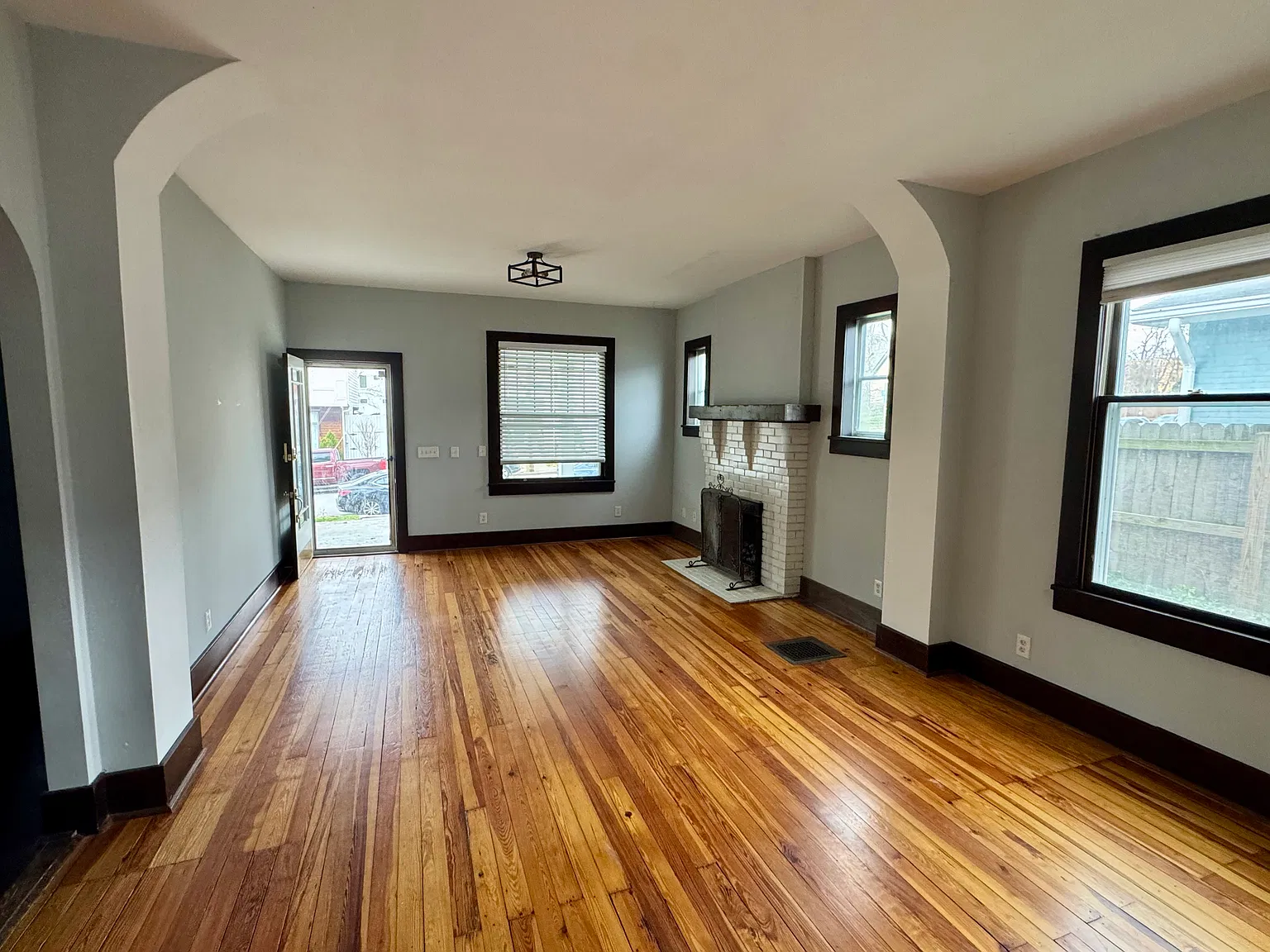 2 bed, 1000 sqft, $2,400 — Photo 3