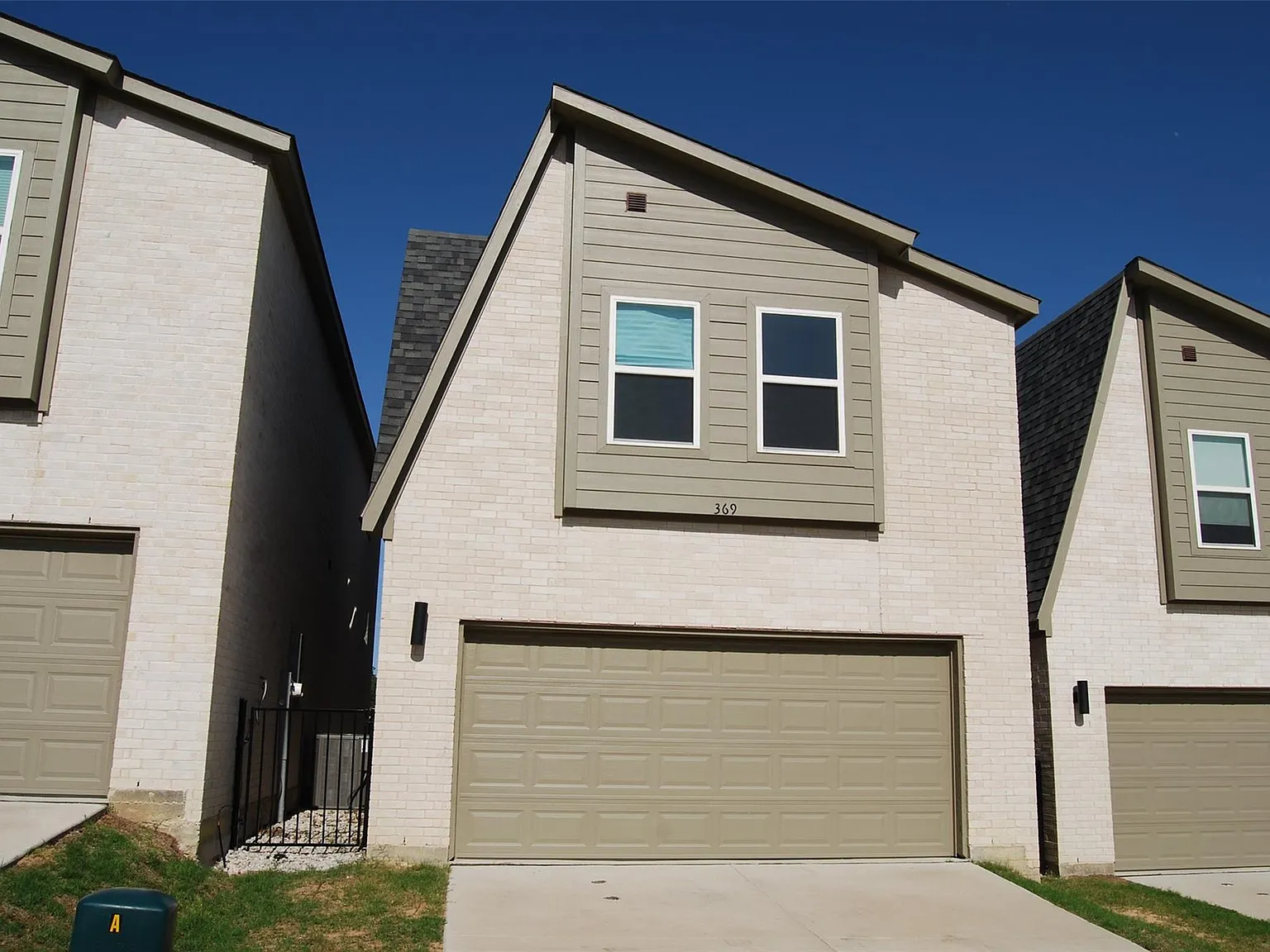 3 bed, 2.5 bath, 1844 sqft, $2,850 — Photo 3