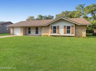 2 Stratford Pl, Gulfport, MS 39503