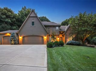 12220 Cherokee Ln, Leawood, KS 66209