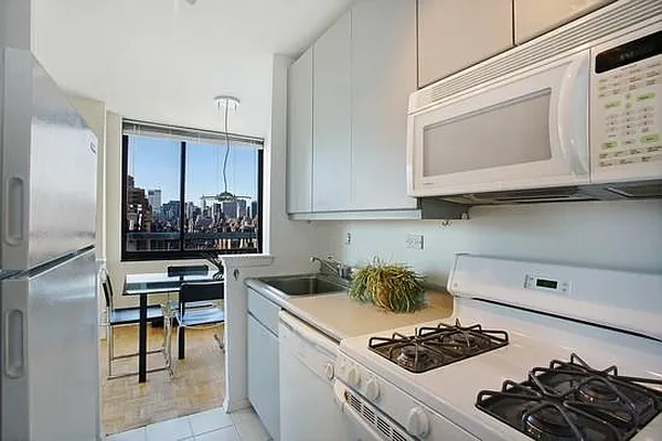 Rented by Corcoran | media 14