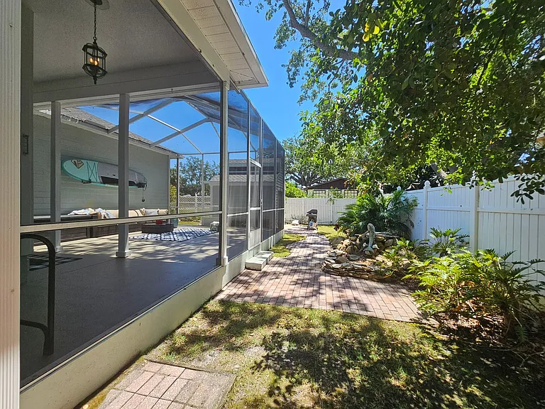 7402 S De Soto St — Photo 46