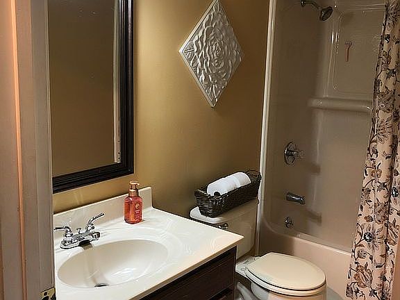 Guest bathroom 