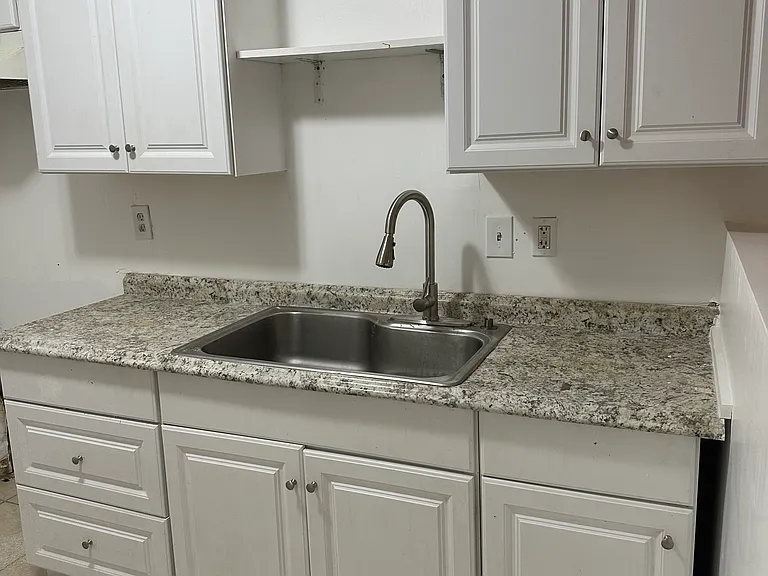809 Dundas Ct — Photo 2
