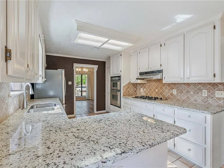 1806 Rosebud Ct — Photo 13