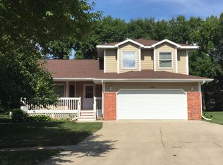 1825 Skyview Ln, Brookings, SD 57006