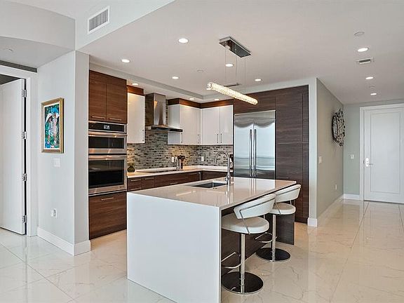5th image of 100 1st Ave N #3206