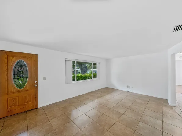 1812 Lady Mary Dr, Clearwater, FL 33756