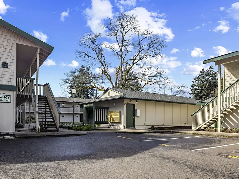 Greenfield Apartments — Photo 2