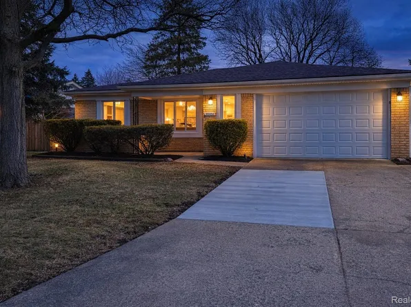 39284 Sunderland Dr, Clinton Township, MI 48038