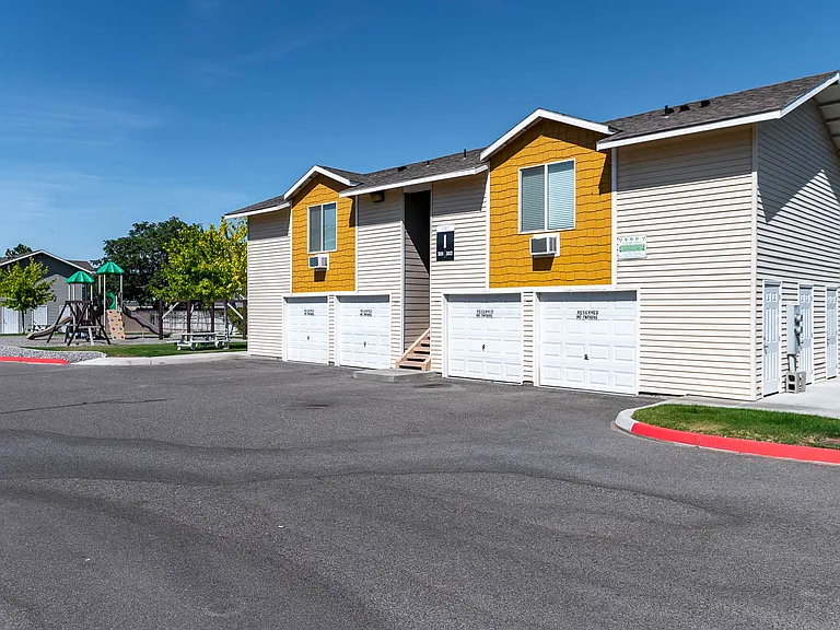 Center Pointe | Exterior Building