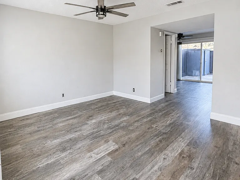 1406 Spring Valley Cmn — Photo 3