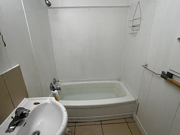 4th image of 3240 Regina Ave