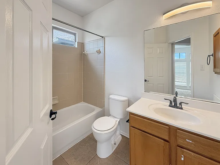 1227 Cresswell Cv — Photo 10