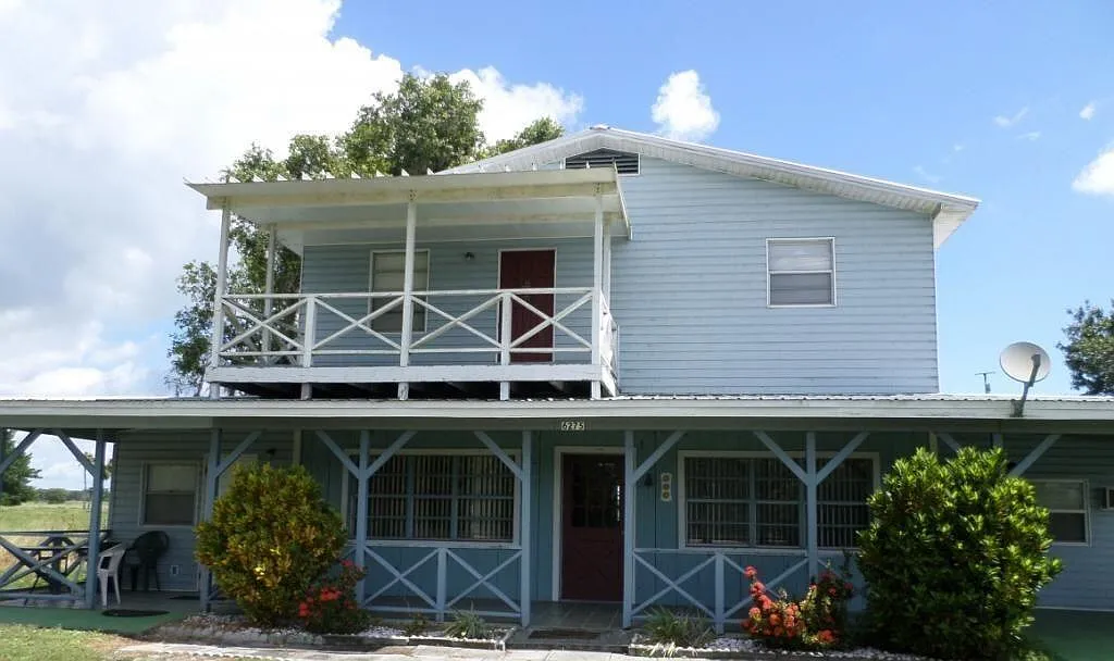 3 bed, 2.0 bath, 1620 sqft, $2,200 — Photo 1
