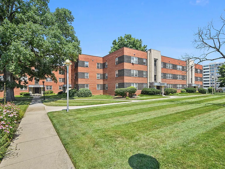 Samester Apartments — Photo 14