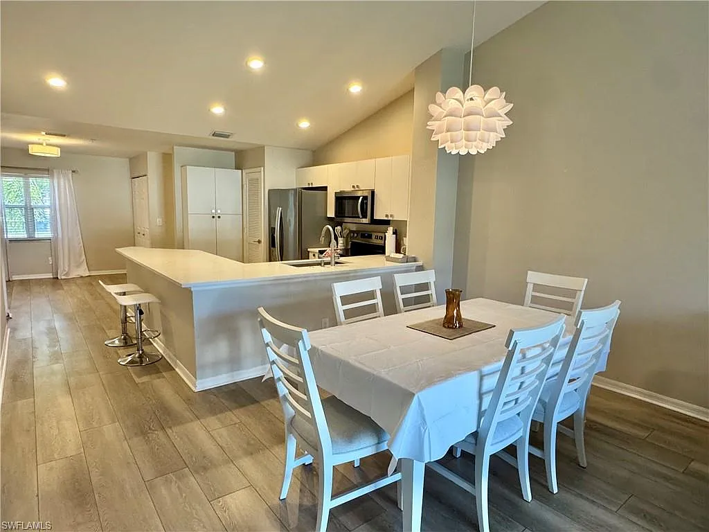2 bed, 2.0 bath, 1427 sqft, $5,500 — Photo 4