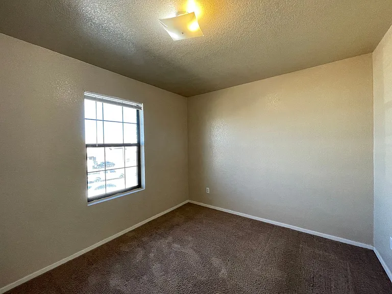 1108 Leslie — Photo 19