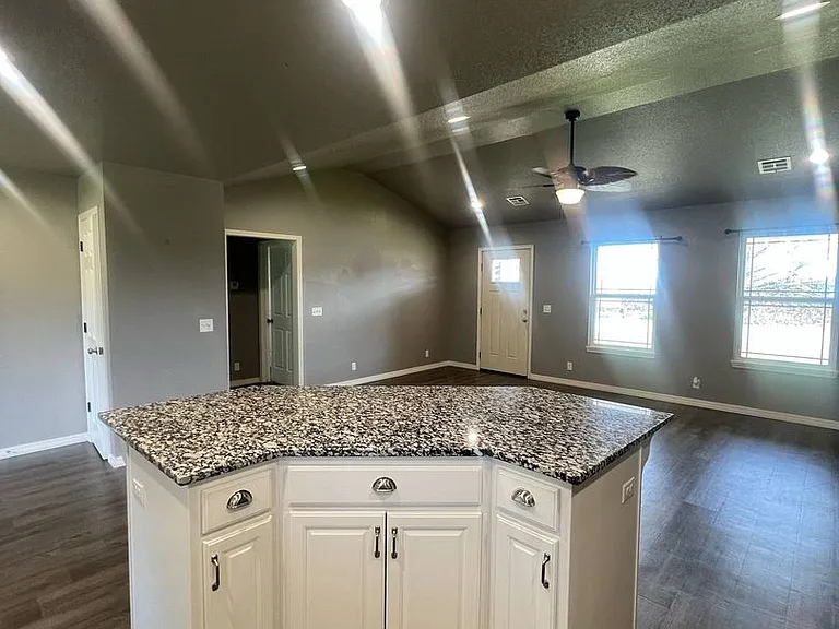 13731 Pella Ln — Photo 5