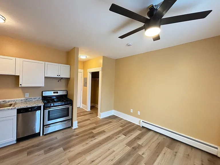 46 Glass St #2 — Photo 3