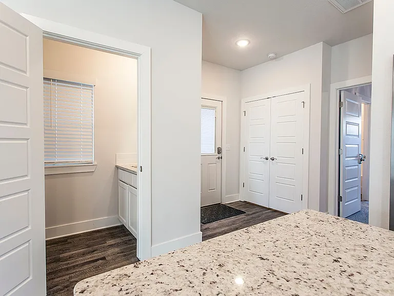 540 S Kickapoo Ave — Photo 8