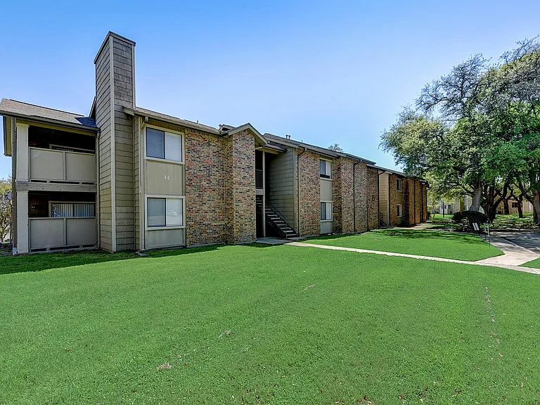 S Twin Creek Dr-005