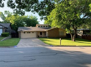 121 Redhaw Ct, Burleson, TX 76028