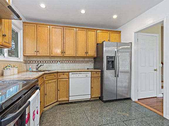 5th image of 514 Washington Ave