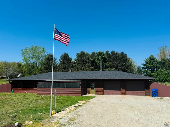 9461 T Rd, Hoyt, KS 66440