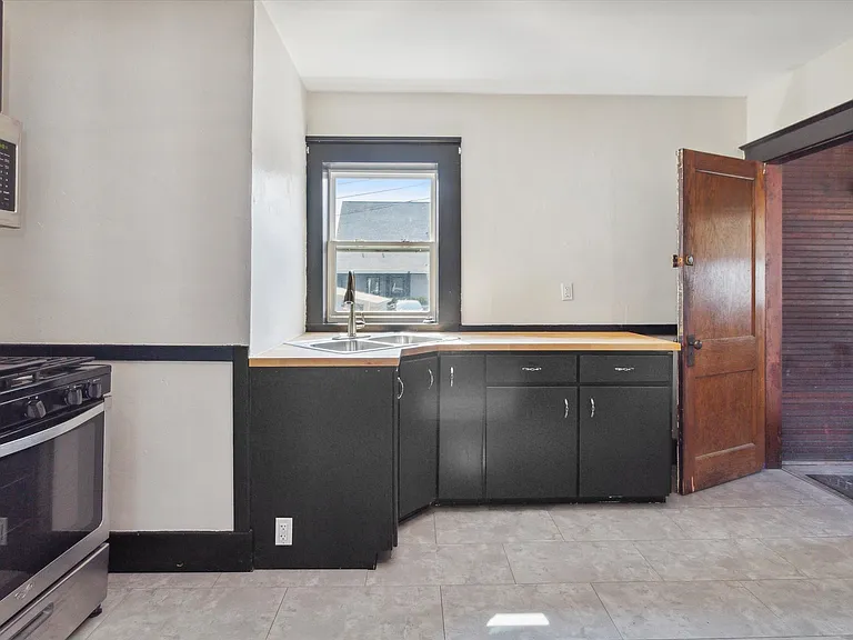 112 E Center St — Photo 10
