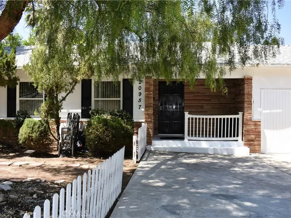 20957 Community St, Canoga Park, CA 91304