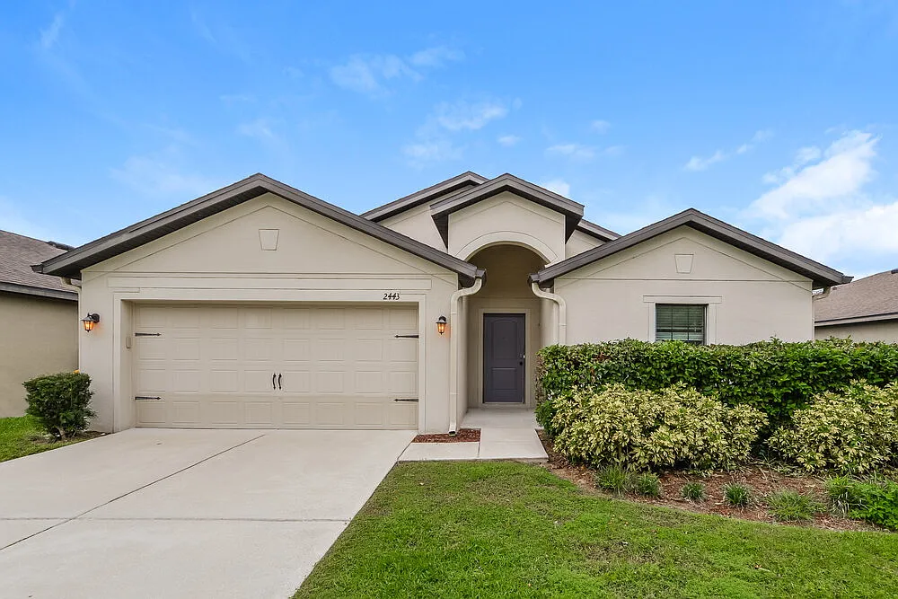 3 bed, 2.0 bath, 1629 sqft, $2,020 — Photo 1