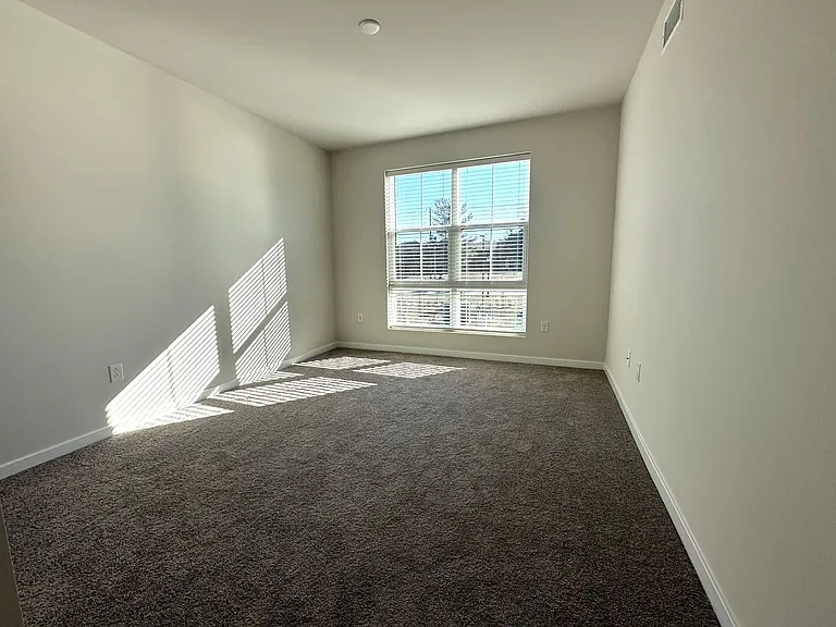 409 West — Photo 27