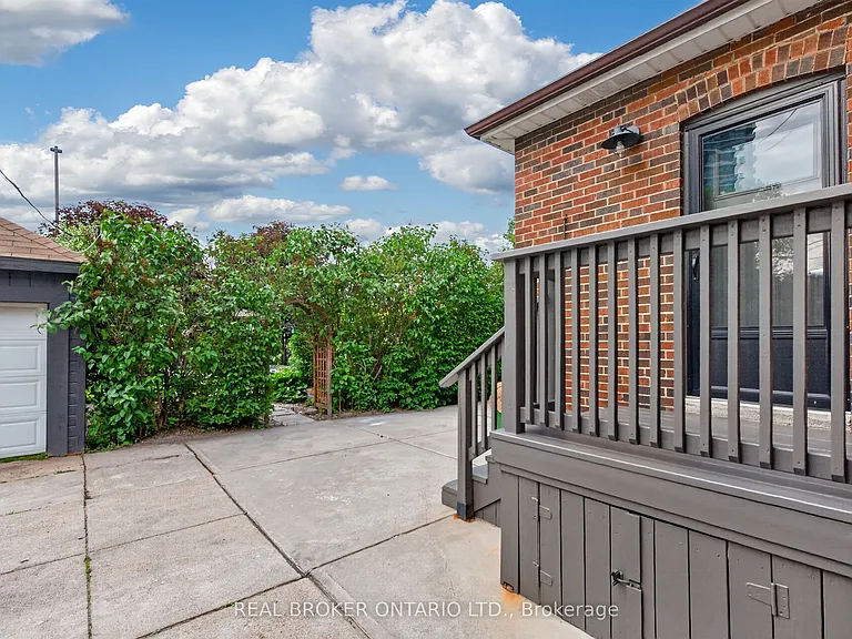 14 Mortimer Ave — Photo 34