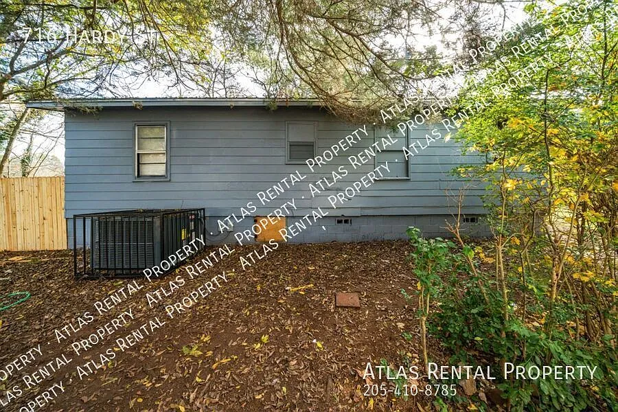 Beautiful 3 Bedroom Home- Must See!! — Photo 4