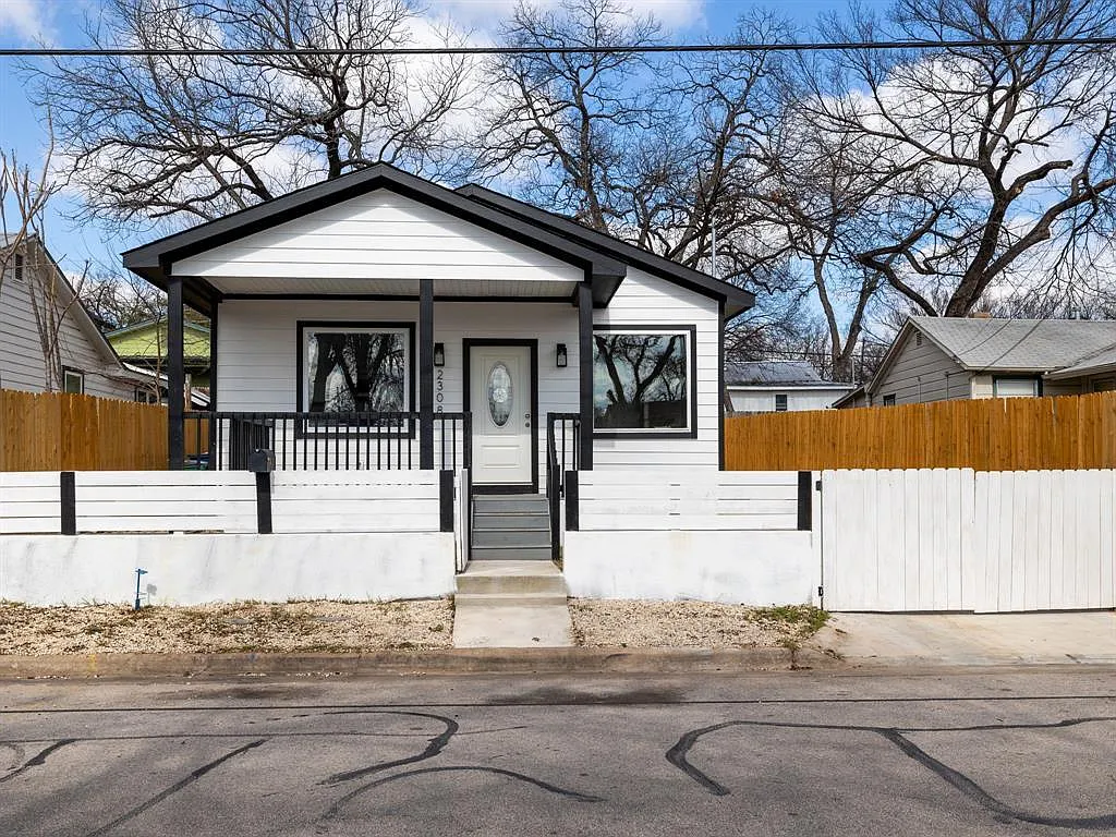 2 bed, 2.0 bath, 768 sqft, $2,900 — Photo 3